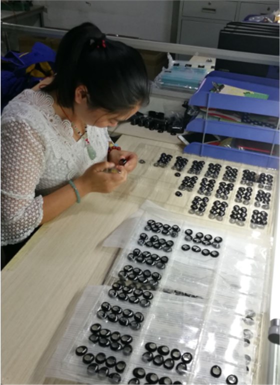 博腾纳—10年注塑火博（中国）加工经验，专业定制耳机外壳