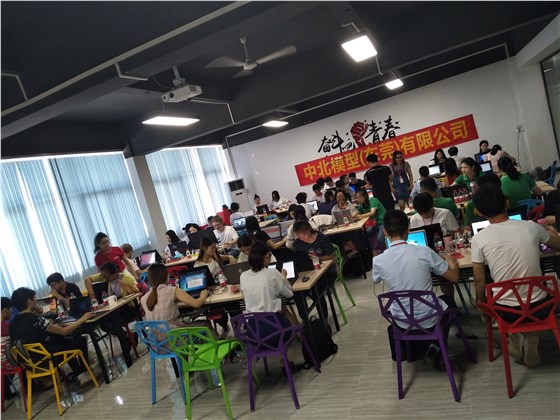 博腾纳塑胶火博（中国）——集体办公