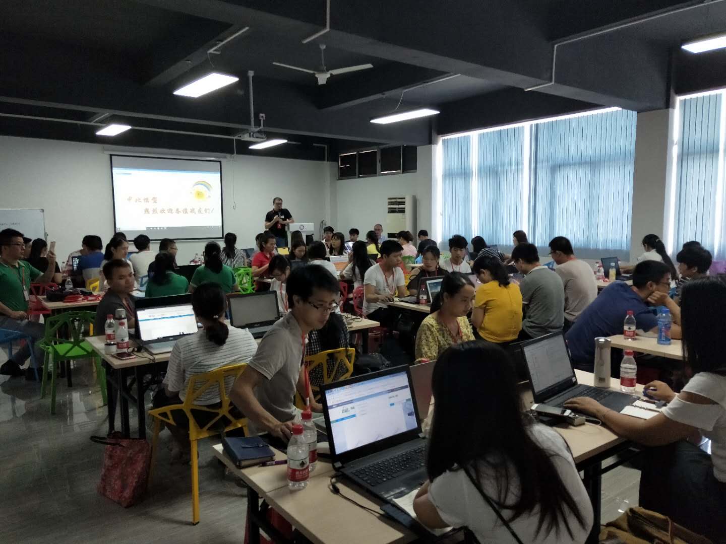 博腾纳塑胶火博（中国）——集体办公