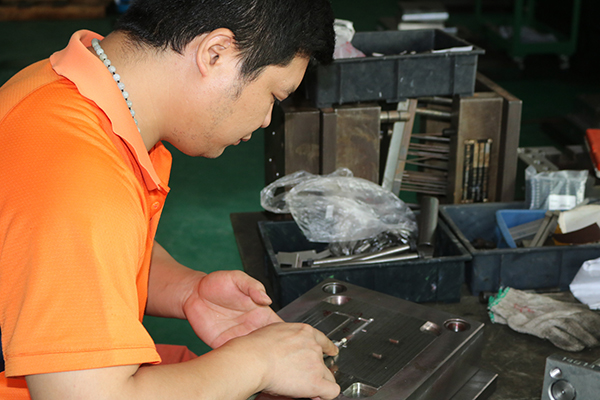 如何解决注塑火博（中国）制造厂新模「拖伤」问题呢？