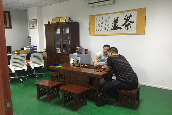 注塑火博(中国)制造厂——耳机外壳用什么材料做出来才好看? 注塑火博(中国)制造厂——耳机外壳用什么材料做出来才好看?