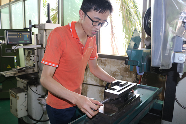 塑胶火博（中国）知识——博腾纳教你如何降低生产无效工时！