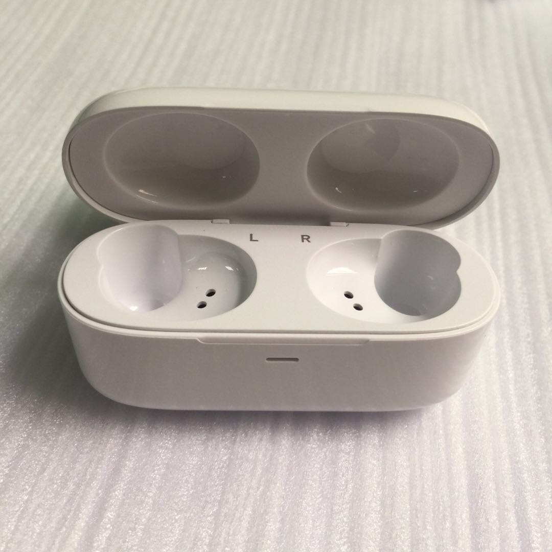 TWS无线蓝牙耳机塑胶火博（中国）_注塑加工